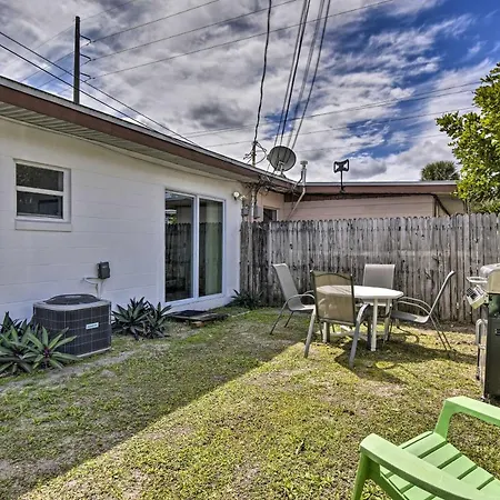 Sunny Cocoa Beach Home Walk To Sea And Attractions!